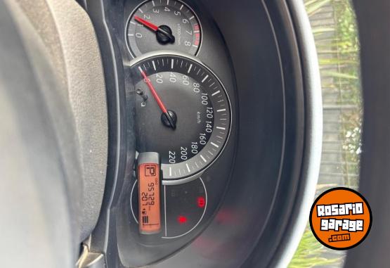 Autos - Nissan March advance media tech 2017 Nafta 95600Km - En Venta