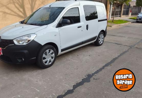 Utilitarios - Renault Kangoo express 2023 Nafta 75000Km - En Venta