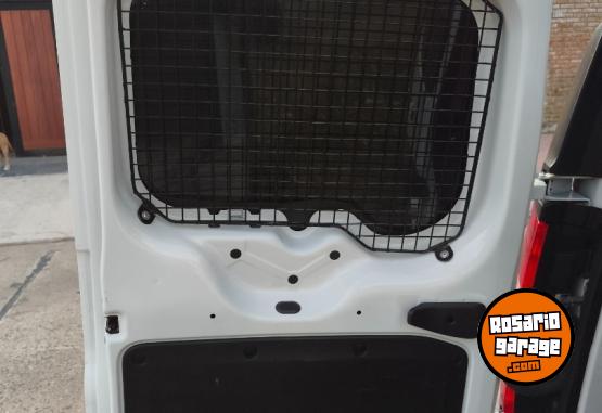 Utilitarios - Renault Kangoo express 2023 Nafta 75000Km - En Venta