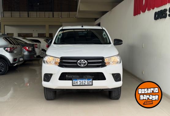 Camionetas - Toyota Hilux DX 4x2 2025 Diesel 19000Km - En Venta