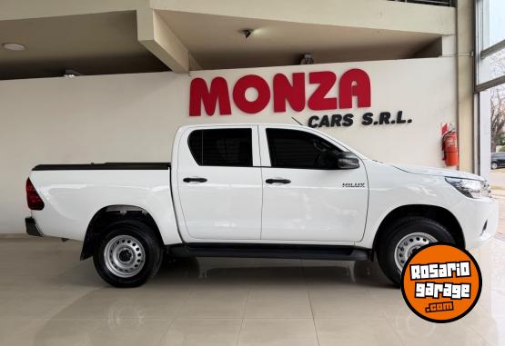 Camionetas - Toyota Hilux DX 4x2 2025 Diesel 19000Km - En Venta