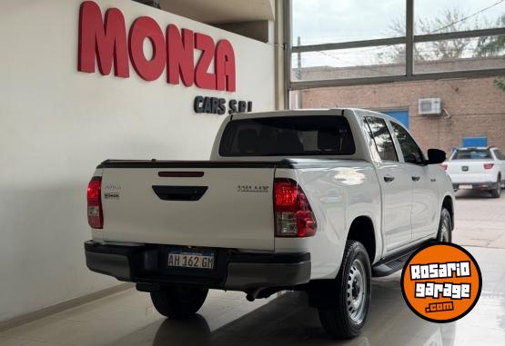 Camionetas - Toyota Hilux DX 4x2 2025 Diesel 19000Km - En Venta