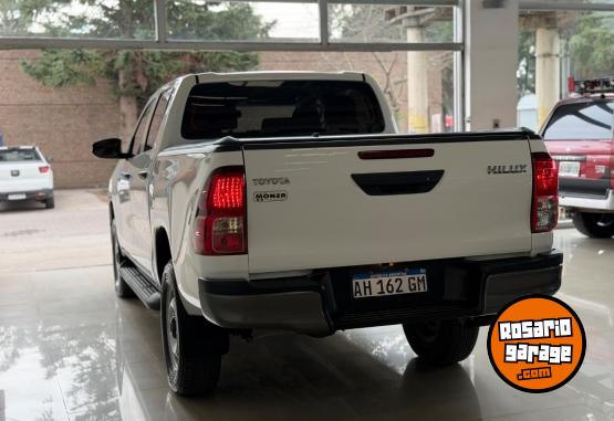 Camionetas - Toyota Hilux DX 4x2 2025 Diesel 19000Km - En Venta