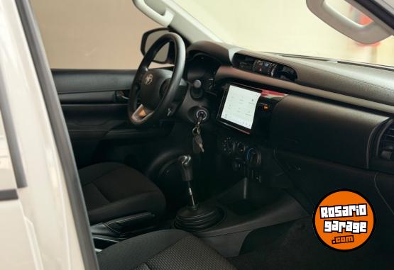 Camionetas - Toyota Hilux DX 4x2 2025 Diesel 19000Km - En Venta