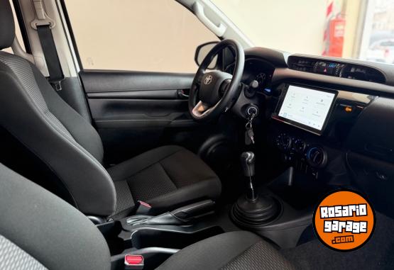 Camionetas - Toyota Hilux DX 4x2 2025 Diesel 19000Km - En Venta