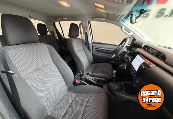 Camionetas - Toyota Hilux DX 4x2 2025 Diesel 19000Km - En Venta