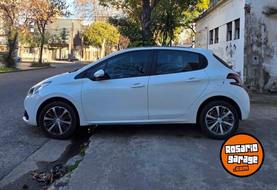 Autos - Peugeot 208 2017 Nafta 68000Km - En Venta