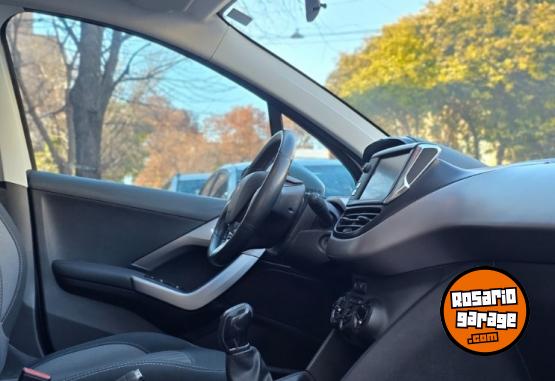 Autos - Peugeot 208 2017 Nafta 68000Km - En Venta
