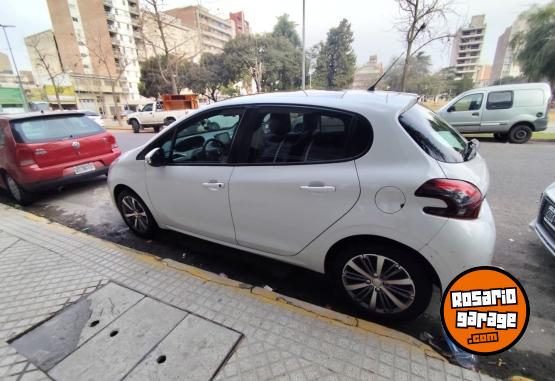 Autos - Peugeot 208 2020 Nafta 105000Km - En Venta