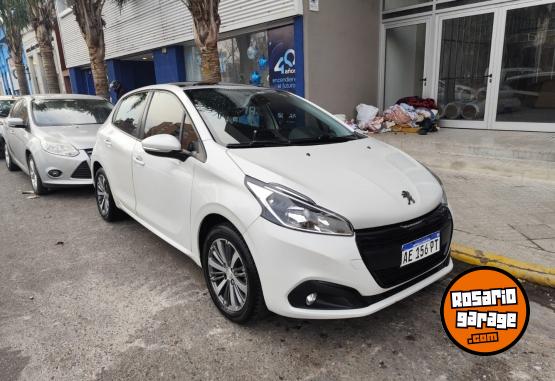 Autos - Peugeot 208 2020 Nafta 105000Km - En Venta