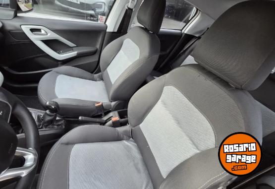 Autos - Peugeot 208 allure touchscreen 2016 Nafta 143200Km - En Venta