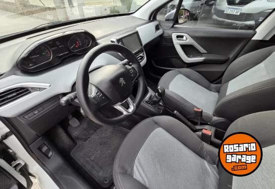 Autos - Peugeot 208 allure touchscreen 2016 Nafta 143200Km - En Venta