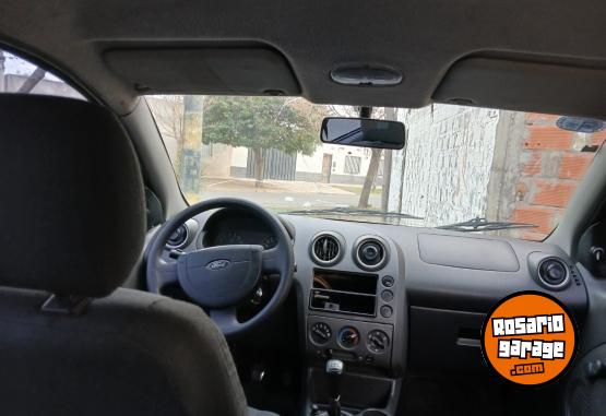 Autos - Ford Fiesta 2004 GNC 219000Km - En Venta