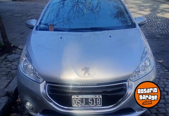 Autos - Peugeot 208 Allure touchrcreen 2014 Nafta 130000Km - En Venta