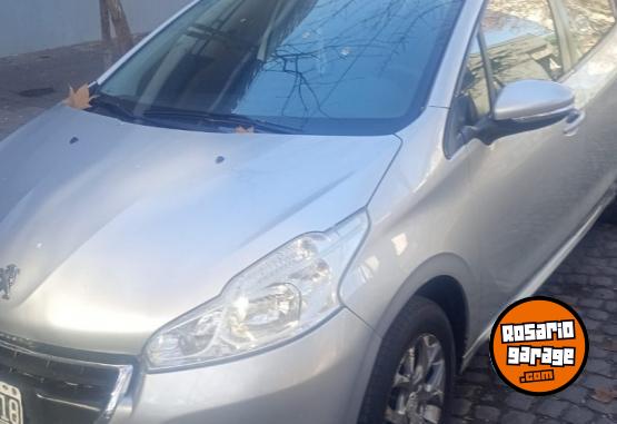 Autos - Peugeot 208 Allure touchrcreen 2014 Nafta 130000Km - En Venta