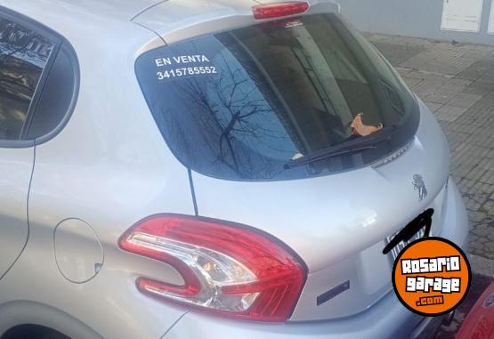 Autos - Peugeot 208 Allure touchrcreen 2014 Nafta 130000Km - En Venta