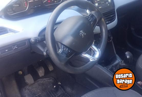 Autos - Peugeot 208 Allure touchrcreen 2014 Nafta 130000Km - En Venta