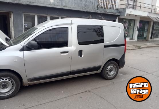 Utilitarios - Renault Kangoo 2019 GNC 300000Km - En Venta