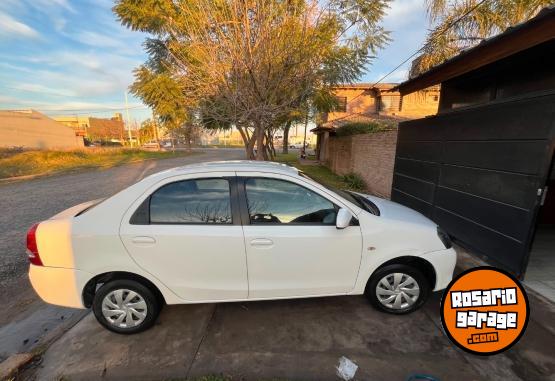 Autos - Toyota Etios sedan xs 2017 Nafta 90000Km - En Venta