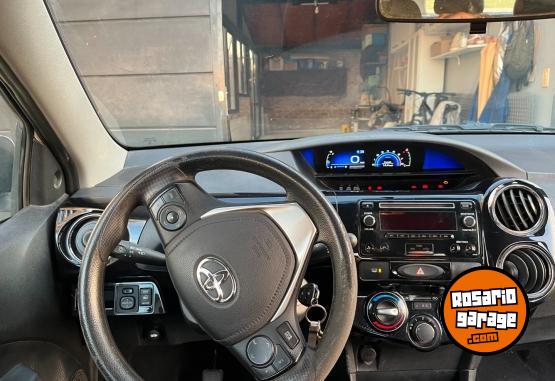 Autos - Toyota Etios sedan xs 2017 Nafta 90000Km - En Venta