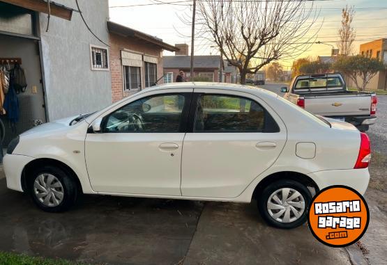 Autos - Toyota Etios sedan xs 2017 Nafta 90000Km - En Venta