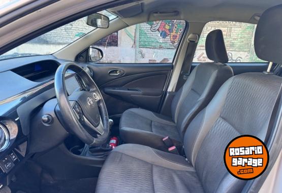 Autos - Toyota Etios 2017 GNC 120000Km - En Venta