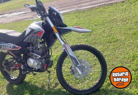 Motos - Motomel SKUA SILVER EDITION V6 2025 Nafta 9000Km - En Venta
