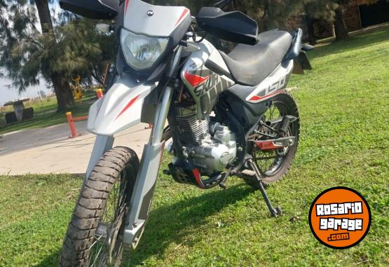 Motos - Motomel SKUA SILVER EDITION V6 2025 Nafta 9000Km - En Venta