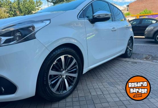 Autos - Peugeot 208 Allure Plus HDI 2018 Diesel 82000Km - En Venta