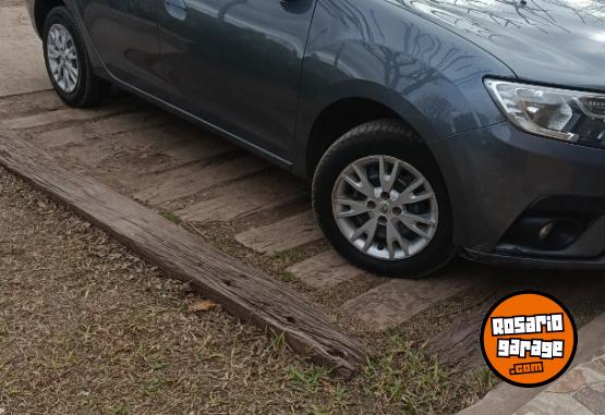 Autos - Renault Logan 2021 GNC 98800Km - En Venta