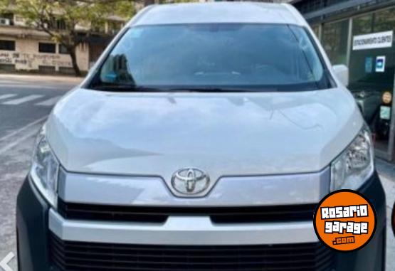 Utilitarios - Toyota Hiace H2L2 Furgon TDI 2.8 2023 Diesel 17890Km - En Venta