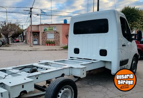 Utilitarios - Renault Master 2017 Diesel 155000Km - En Venta
