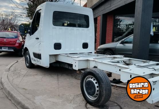 Utilitarios - Renault Master 2017 Diesel 155000Km - En Venta
