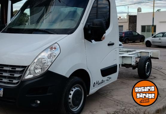 Utilitarios - Renault Master 2017 Diesel 155000Km - En Venta