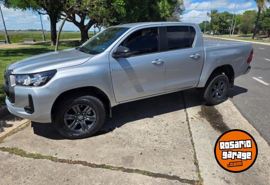 Camionetas - Toyota Hilux SR 2025 Diesel 4000Km - En Venta