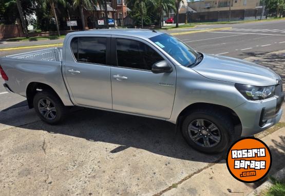Camionetas - Toyota Hilux SR 2025 Diesel 4000Km - En Venta