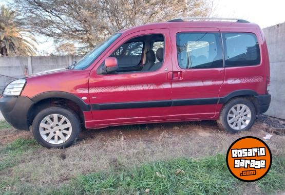 Utilitarios - Peugeot Partner patagonica 2012 Diesel 200000Km - En Venta