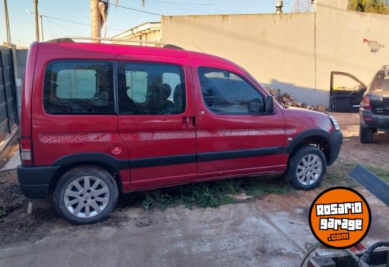 Utilitarios - Peugeot Partner patagonica 2012 Diesel 200000Km - En Venta
