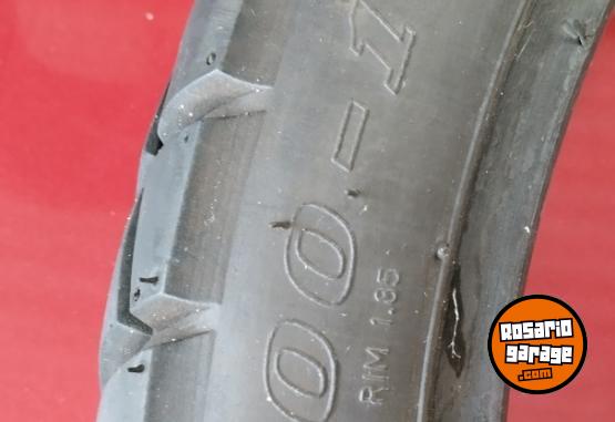 Accesorios para Motos - Vendo escapé y cubiertas - En Venta