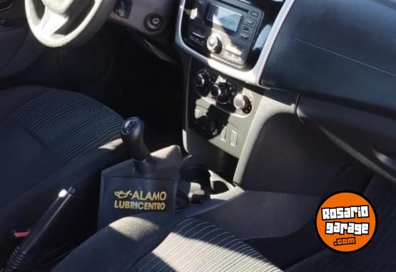 Autos - Renault Logan Authentique plus 8v 2017 GNC 200000Km - En Venta