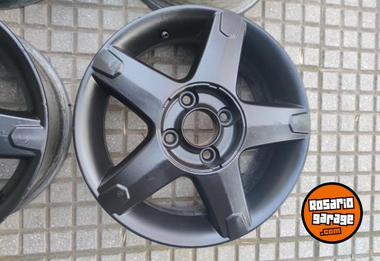 Accesorios para Autos - Llantas 14 Estrella Chevrolet Corsa Muy buenas. $350.000 las 4. NO BAJO PRECIO - En Venta