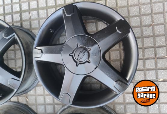 Accesorios para Autos - Llantas 14 Estrella Chevrolet Corsa Muy buenas. $350.000 las 4. NO BAJO PRECIO - En Venta