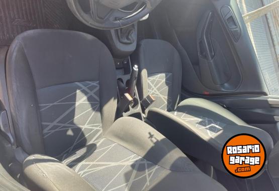 Autos - Ford Fiesta Kinetic S 2014 Nafta 117000Km - En Venta