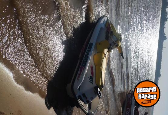 Embarcaciones - Vendo Moto de agua SeaDoo GTI triplaza - En Venta