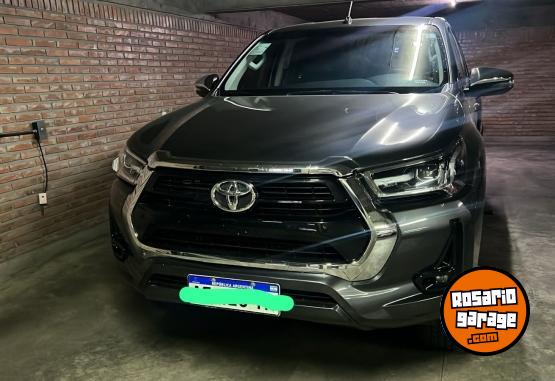 Camionetas - Toyota Hilux srv 4x2 2022 Diesel 60000Km - En Venta
