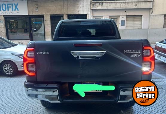 Camionetas - Toyota Hilux srv 4x2 2022 Diesel 60000Km - En Venta