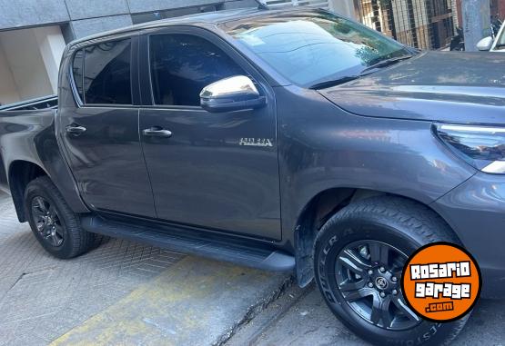 Camionetas - Toyota Hilux srv 4x2 2022 Diesel 60000Km - En Venta
