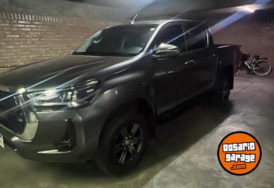 Camionetas - Toyota Hilux srv 4x2 2022 Diesel 60000Km - En Venta