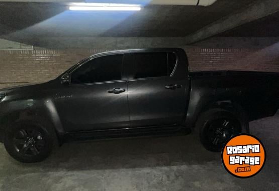 Camionetas - Toyota Hilux srv 4x2 2022 Diesel 60000Km - En Venta