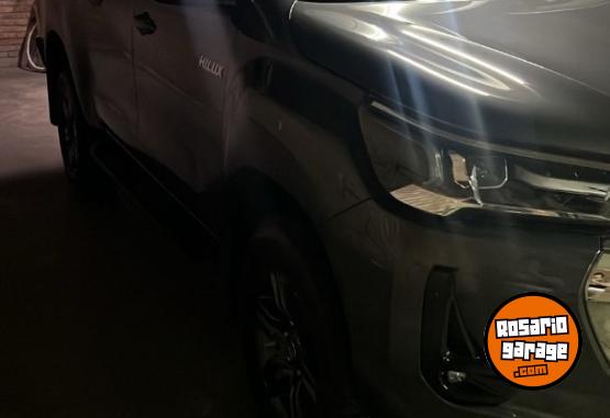 Camionetas - Toyota Hilux srv 4x2 2022 Diesel 60000Km - En Venta